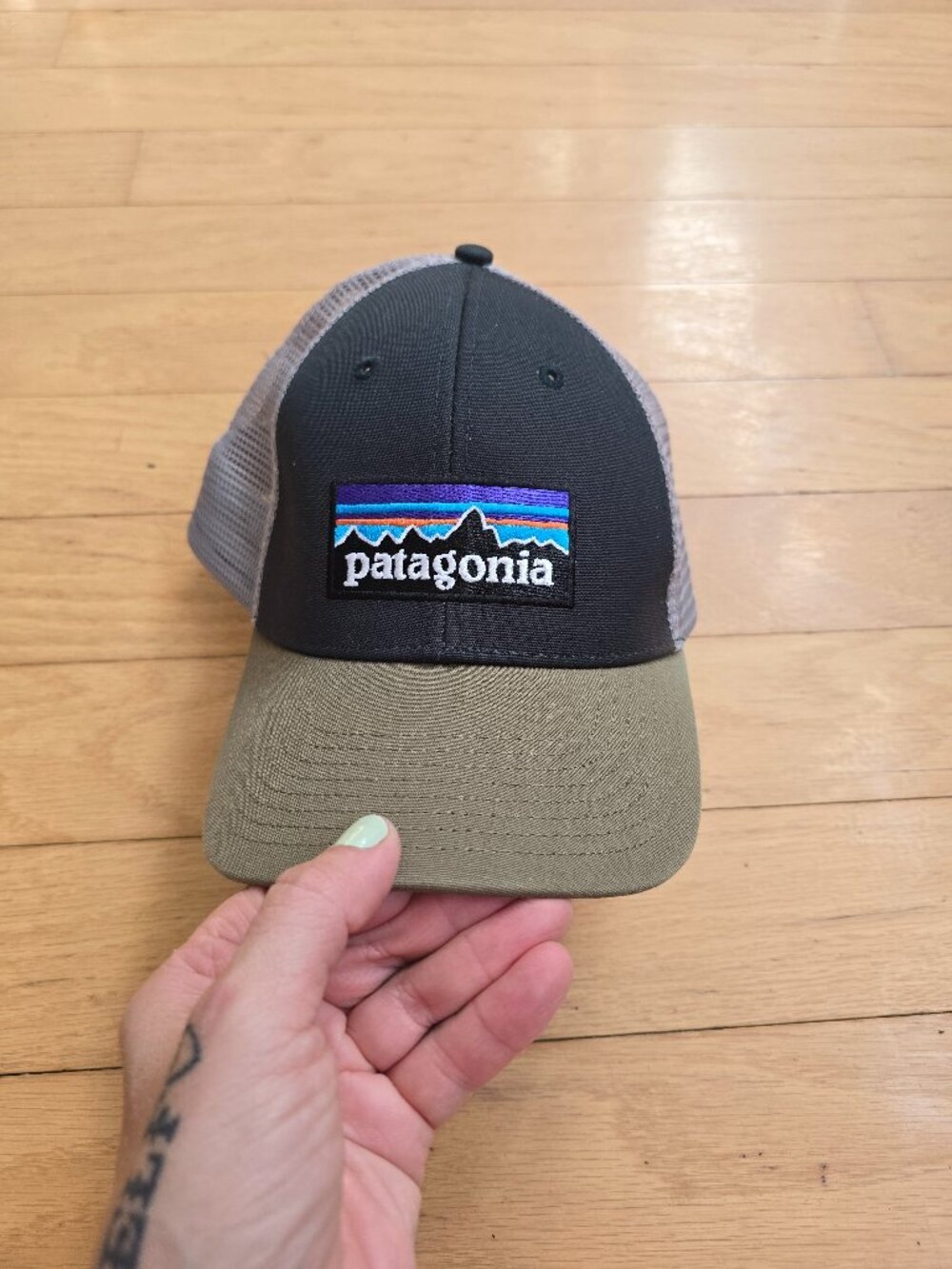 Patagonia | P-6 Logo olive green gorpcore sporty mesh snapback trucker hat